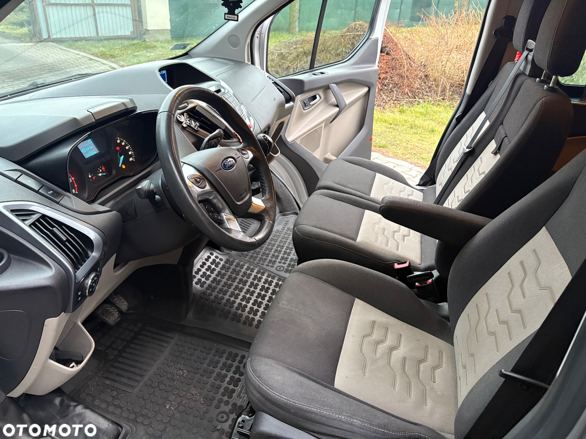 Ford Tourneo Custom - 11