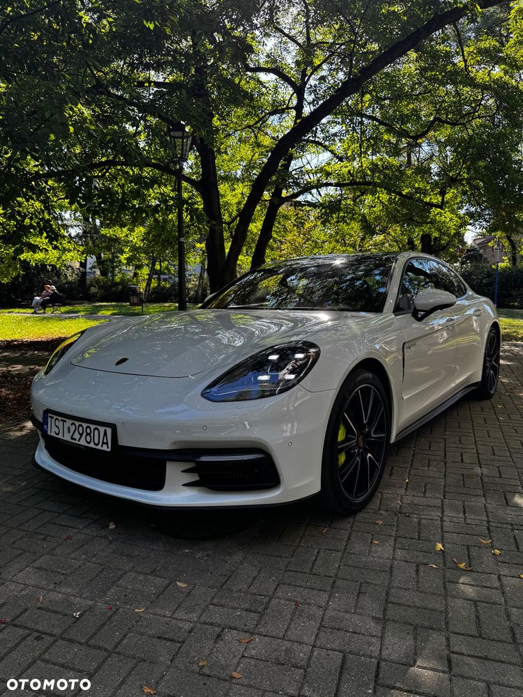 Porsche Panamera 4 E-Hybrid - 4