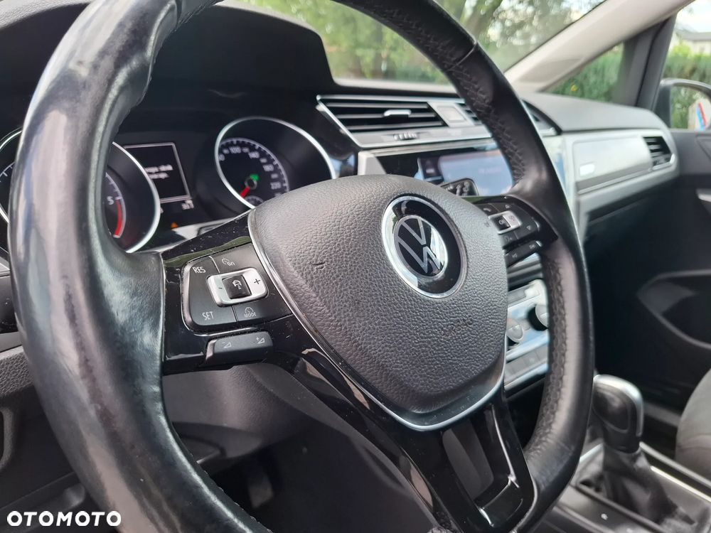 Volkswagen Touran - 14