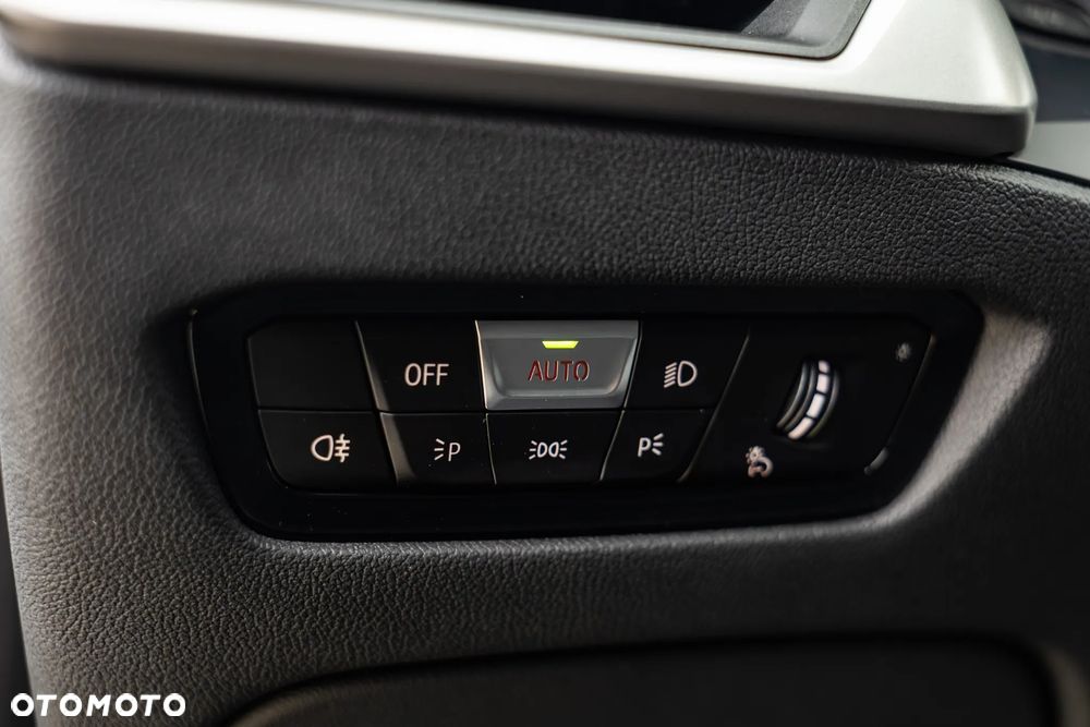 BMW Seria 3 320i - 35