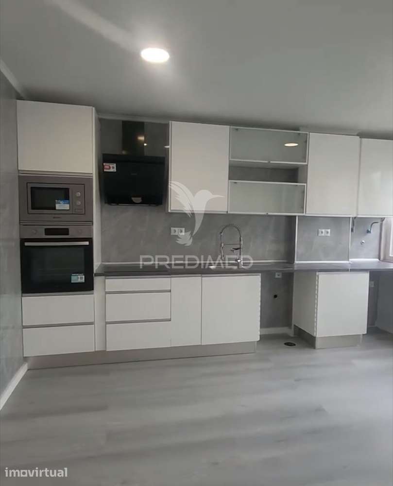 Apartamento T2 em Oeiras – Com Varanda, Arrecadação e Excelente Loc... - Grande imagem: 3/36