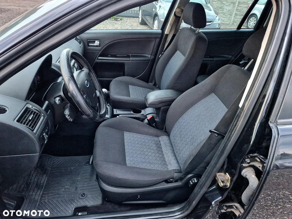 Ford Mondeo 1.8 Turnier Ghia - 13