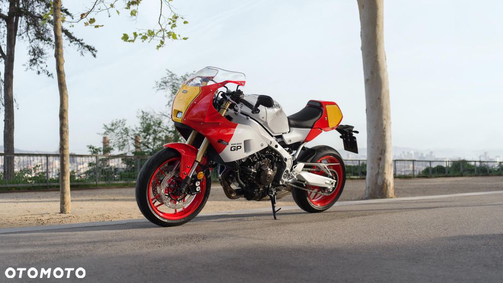 Yamaha XSR - 4