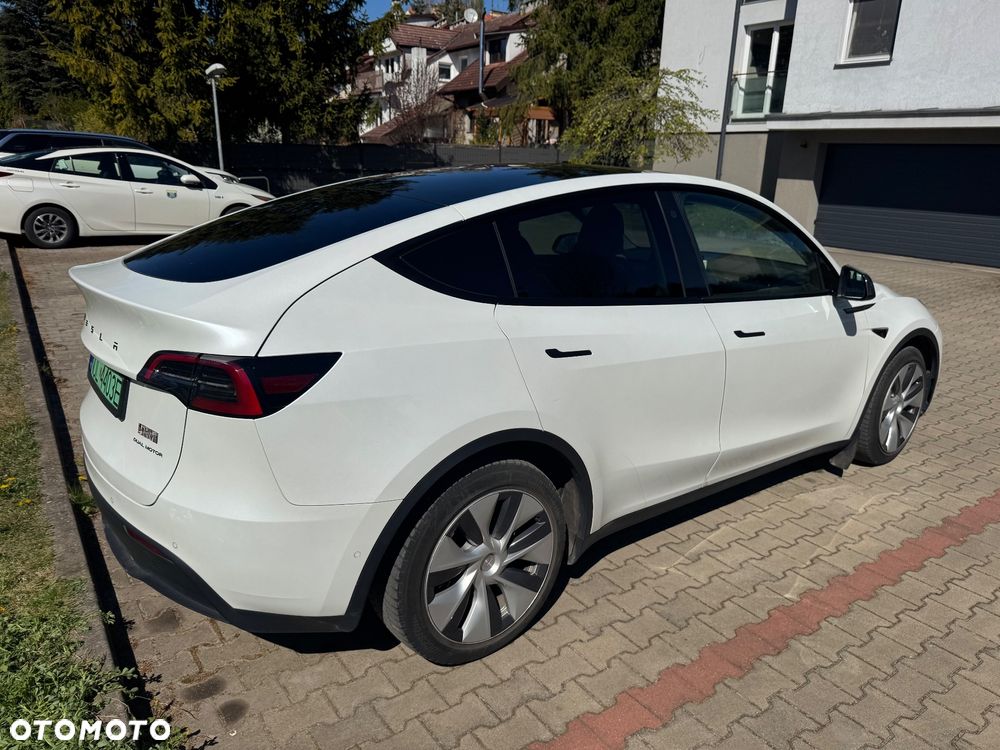 Tesla Model Y - 2