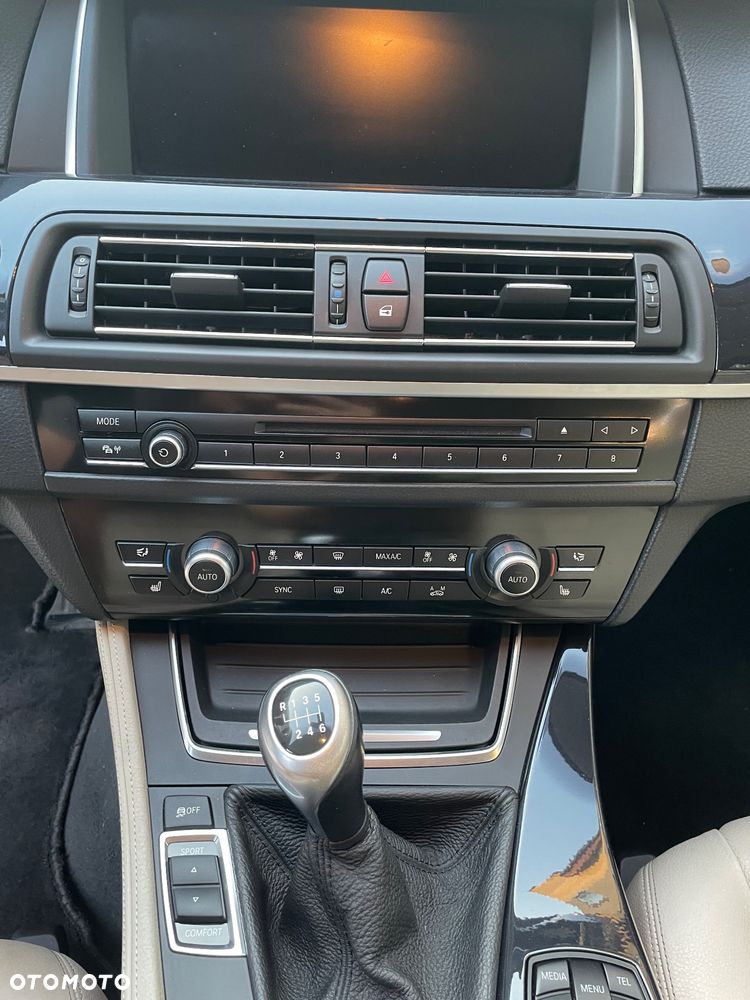 BMW Seria 5 520d Touring - 11