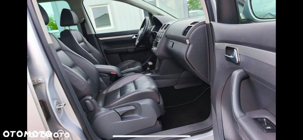 Volkswagen Touran 2.0 TDI DPF DSG Highline - 9