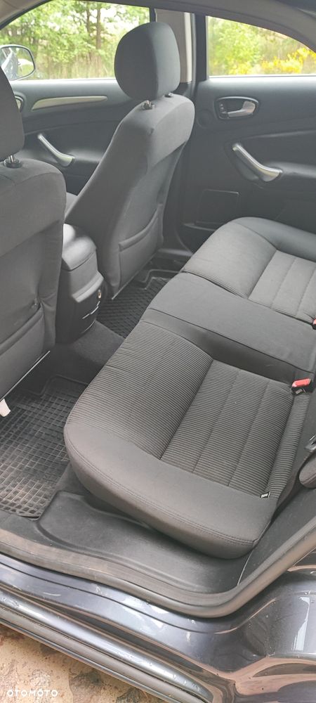Ford Mondeo 1.8 TDCi Ambiente - 12