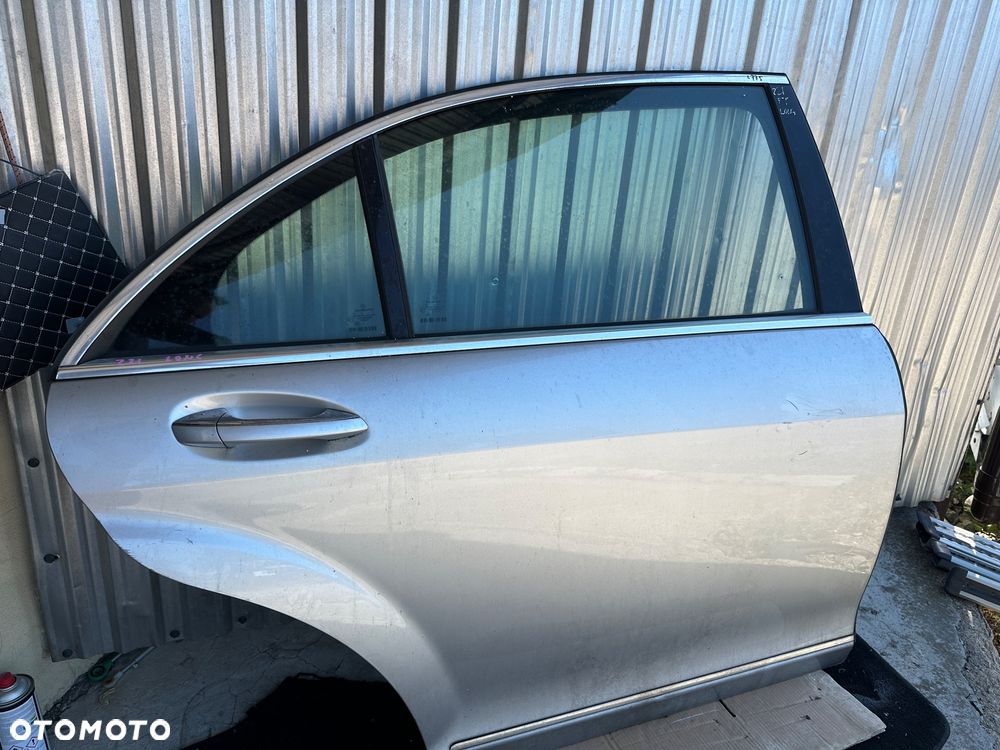 MERCEDES s 221 drzwi tyl zamek long prawe srebrne 775