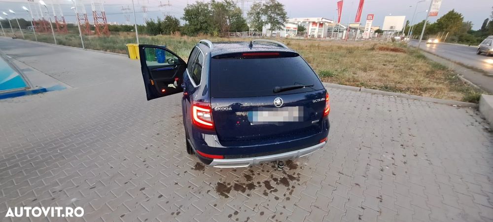 Skoda Octavia Combi Diesel 2.0 TDI 4X4 DSG Scout - 3