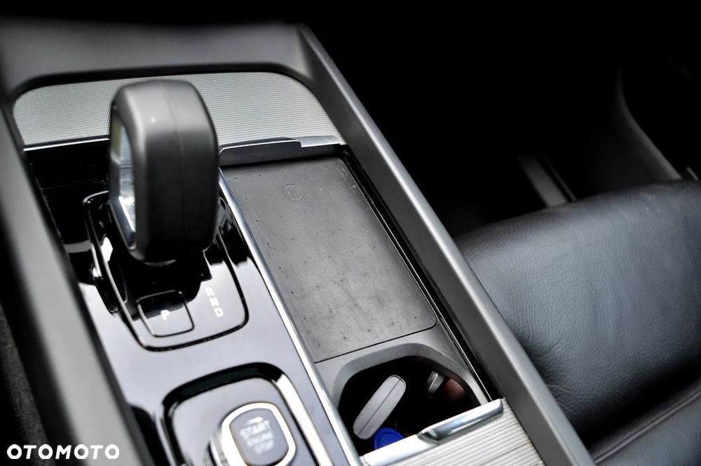 Volvo XC 60 B4 B Plus Dark - 26