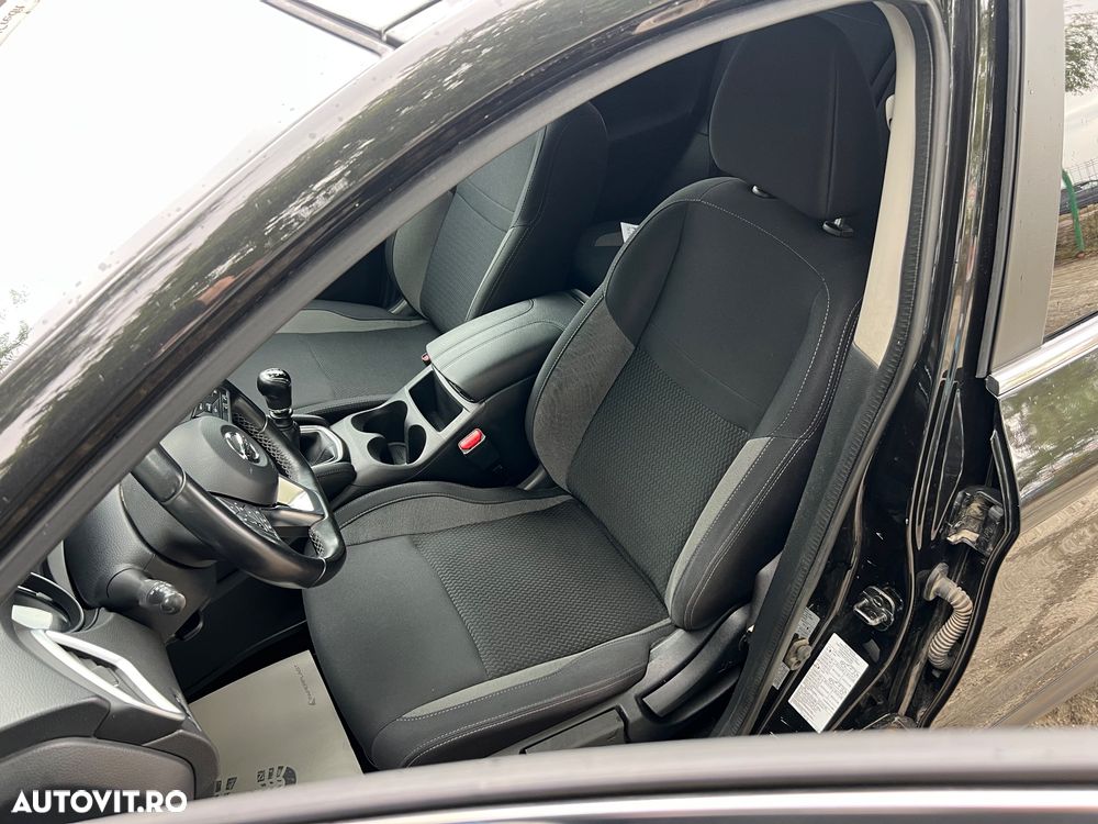 Nissan Qashqai 1.7 dCi ALL-MODE 4x4i ACENTA - 12