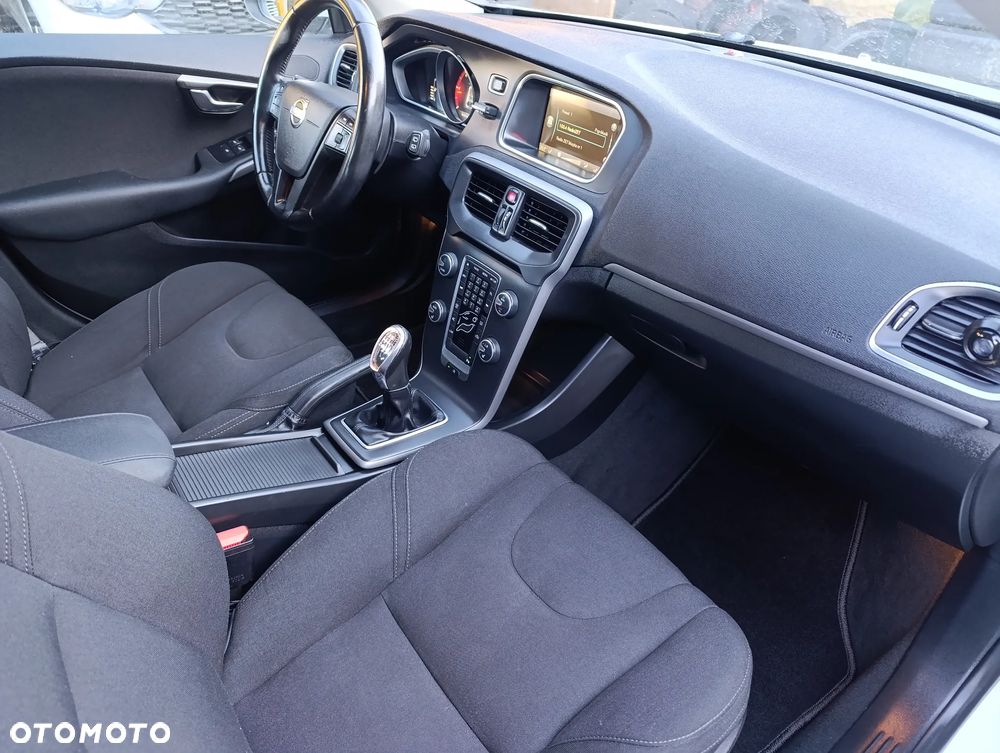 Volvo V40 D3 You - 16