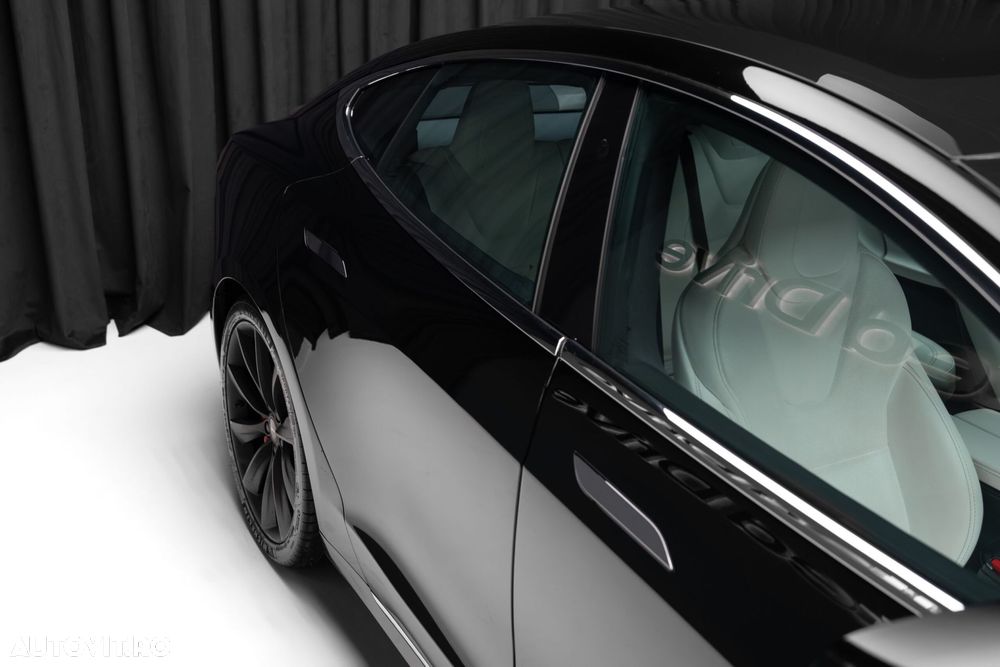 Tesla Model S - 4
