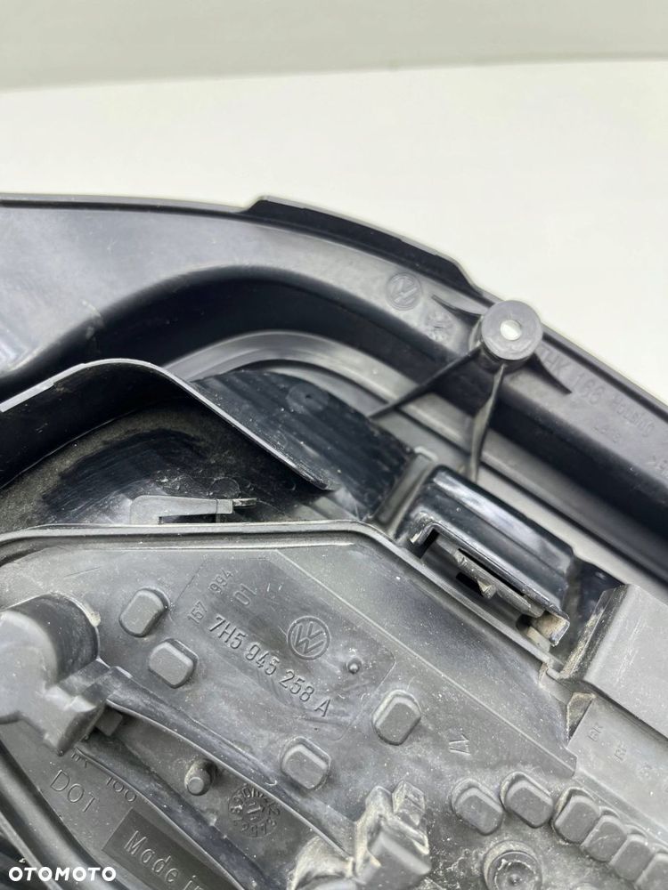 VW TRANSPORTER T5 LIFT LAMPA PRAWA TYŁ 7H0945096L - 7