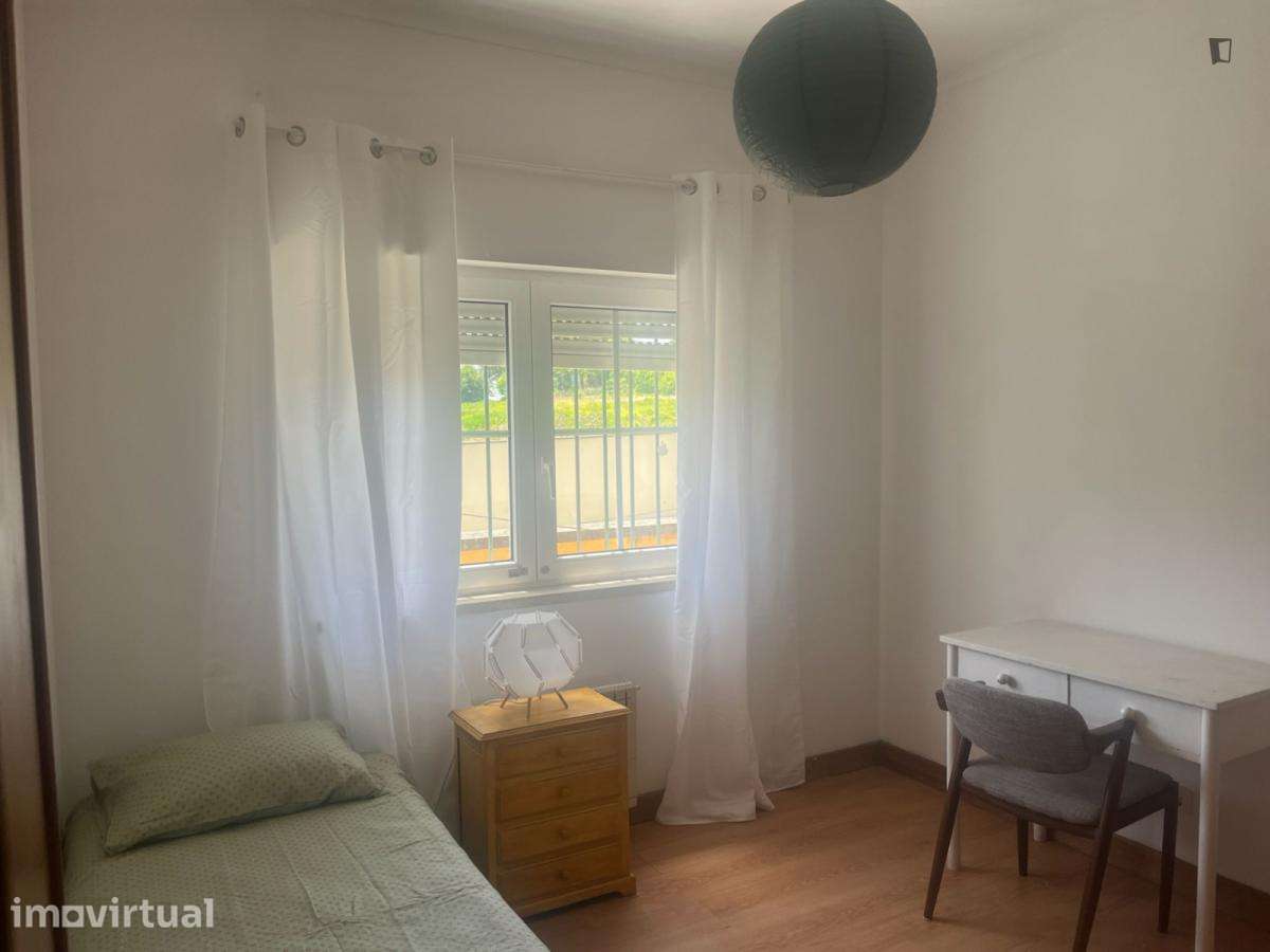 Quarto - localizado em Telheiras Lisbon - Grande imagem: 3/8