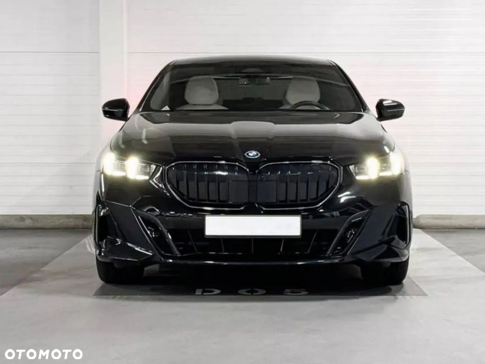 BMW Seria 5 520d xDrive mHEV M Sport - 3