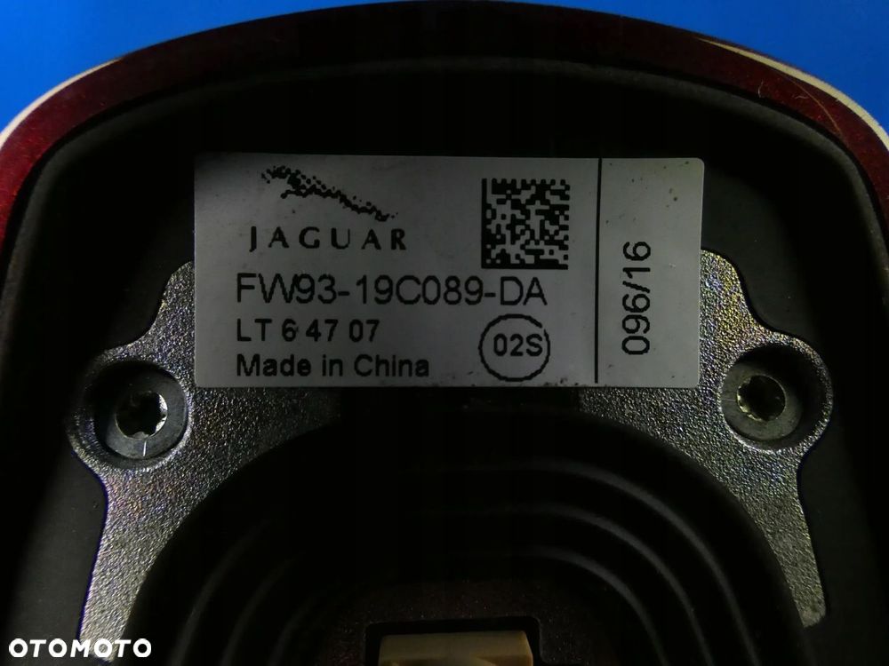 JAGUAR XE X760 ANTENA DACHOWA PŁETWA REKIN - 2