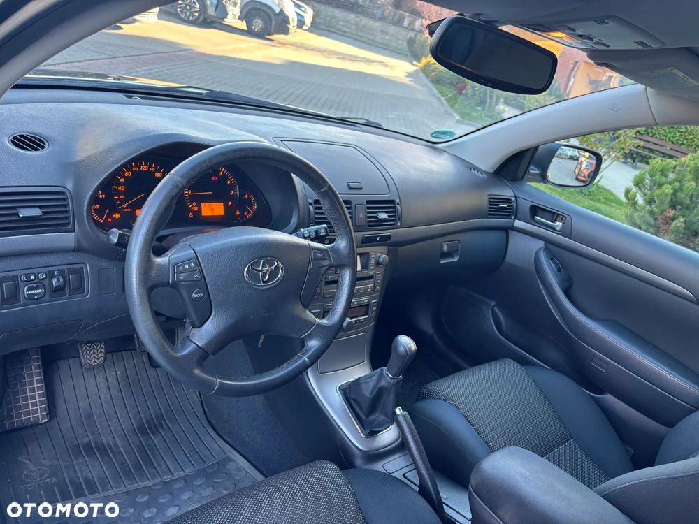 Toyota Avensis 1.8 VVT-i Executive - 21