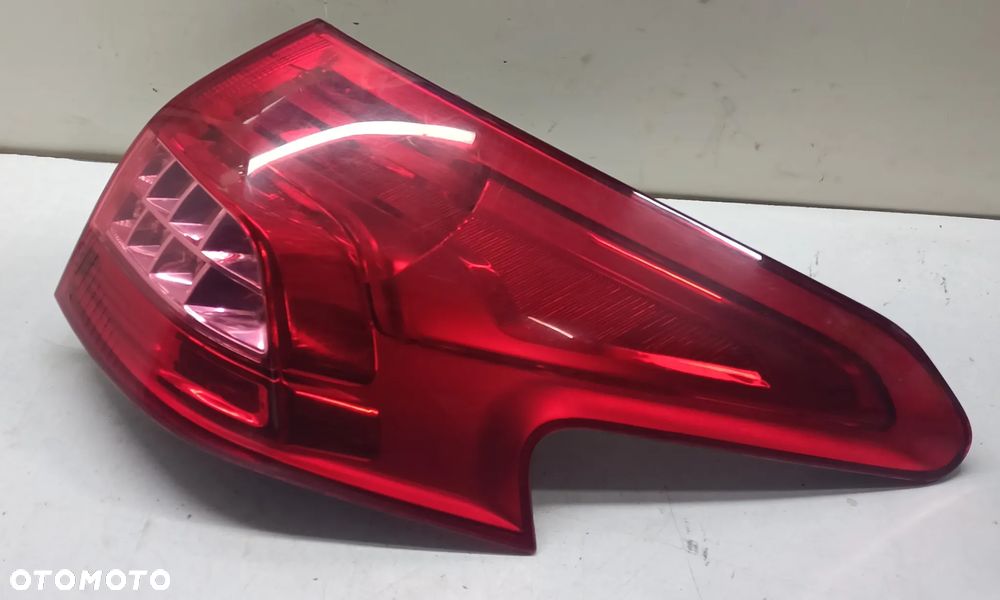 LAMPA NAROŻNA LEWY ,PRAWY TYŁ-CITROEN C5 III/ KOMBI -2010rok / EUROPA - 1
