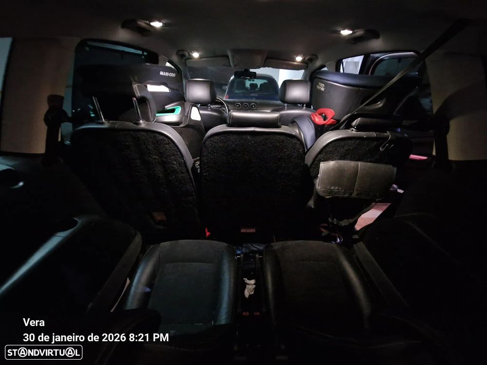 Ford S-Max 2.0 TDCi Titanium 7L - 25