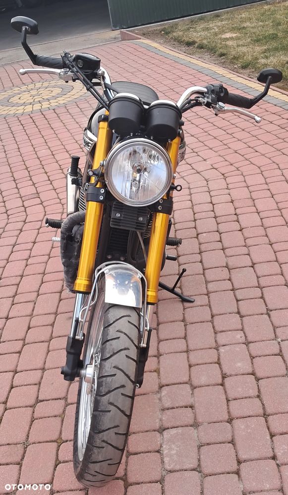 Triumph Bonneville - 10