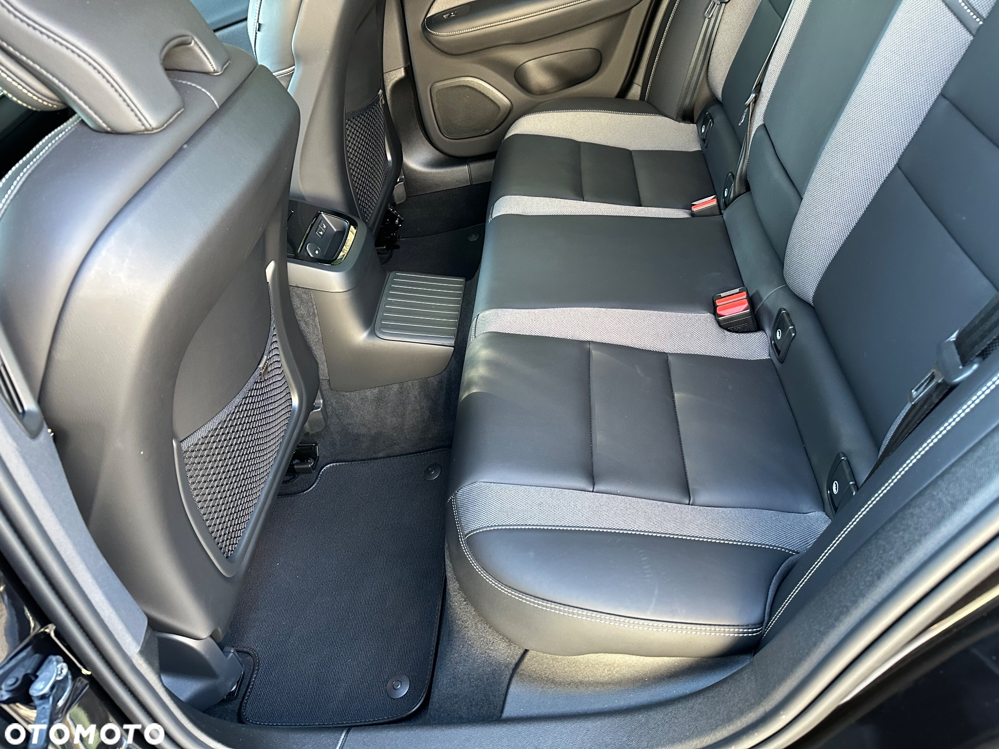 Volvo S60 T8 AWD Plug-In Hybrid Polestar Engineered - 11