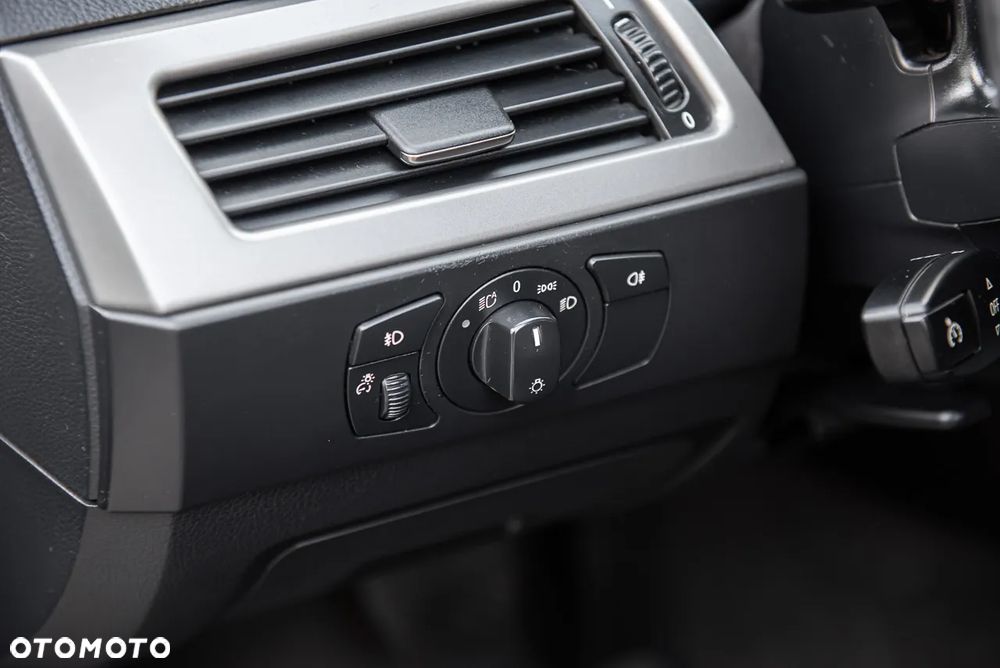 BMW Seria 5 523i Touring - 17