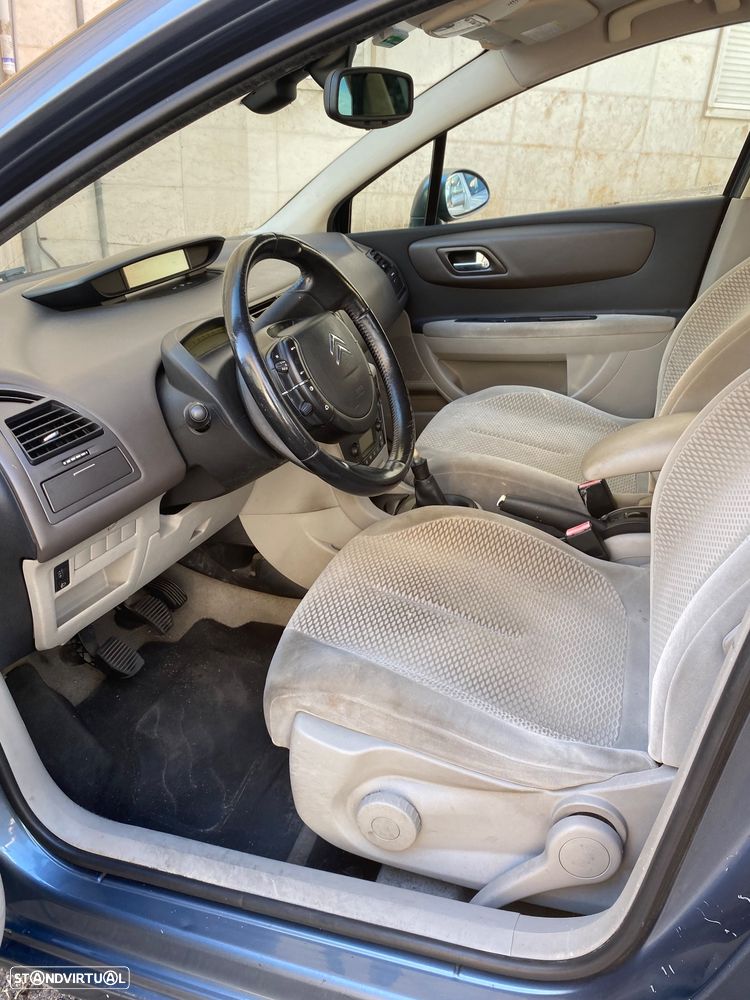 Citroën C4 1.6 16V Confort - 4