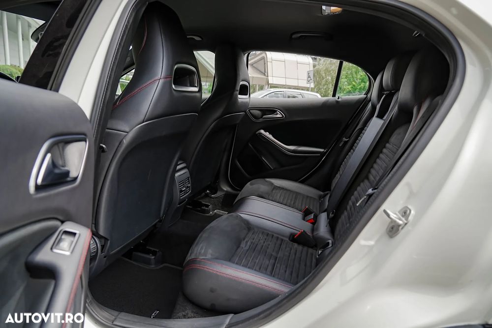 Mercedes-Benz GLA 180 7G-DCT AMG Line - 8