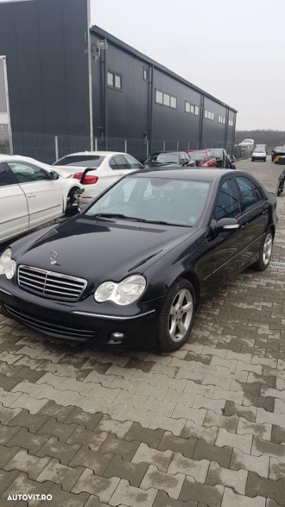 Dezmembram Mercedes Benz C Class 2.2 CDI an fabr 2006 - 3