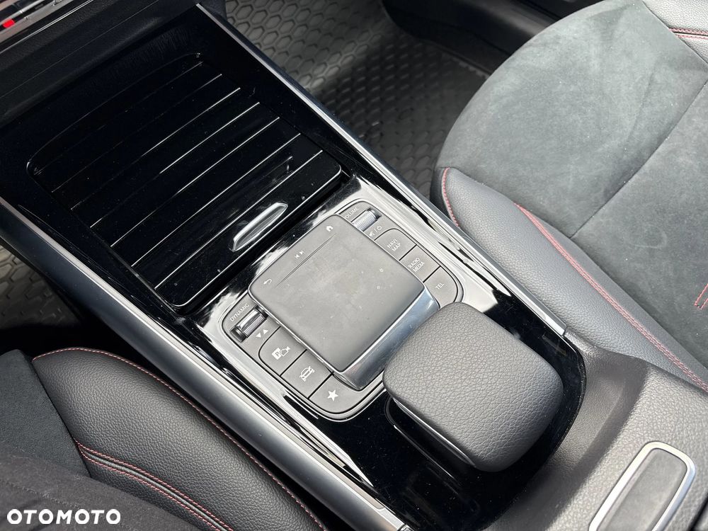 Mercedes-Benz GLA - 17