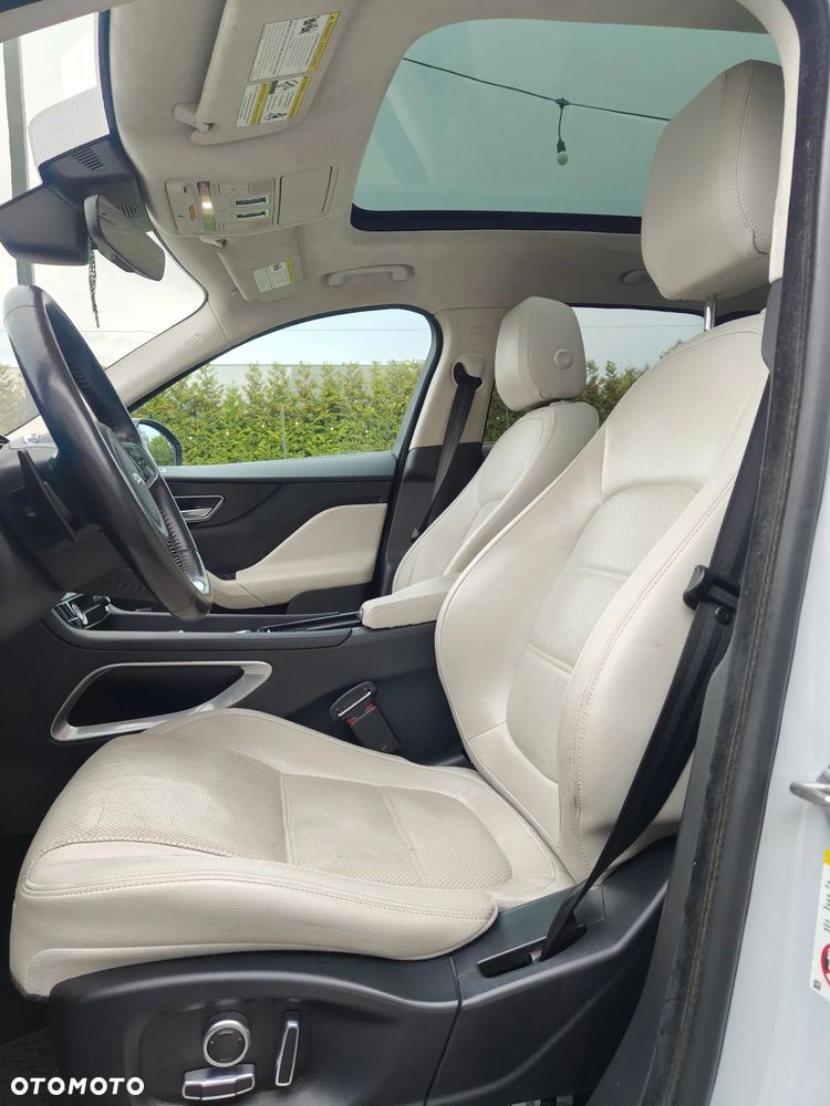 Jaguar F-Pace 25t AWD Portfolio - 6
