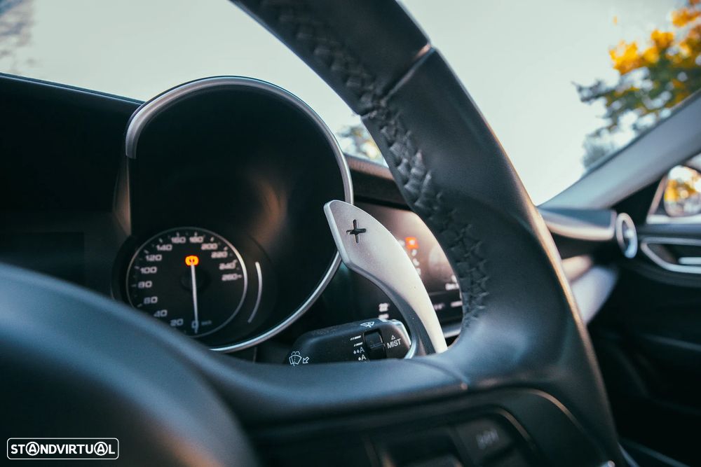 Alfa Romeo Giulia 2.2 D AT8 - 12