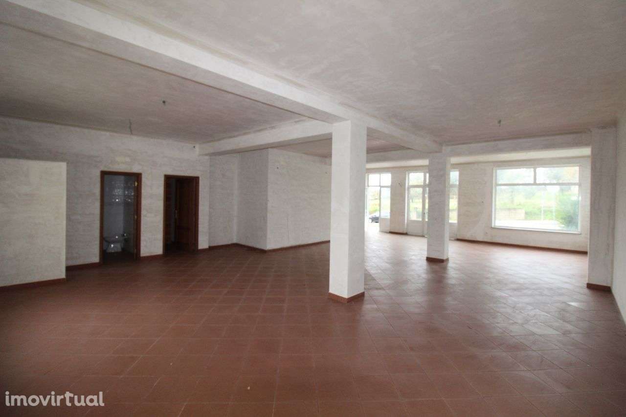 Loja Junto ao Centro – Boa Localização - Grande imagem: 2/8