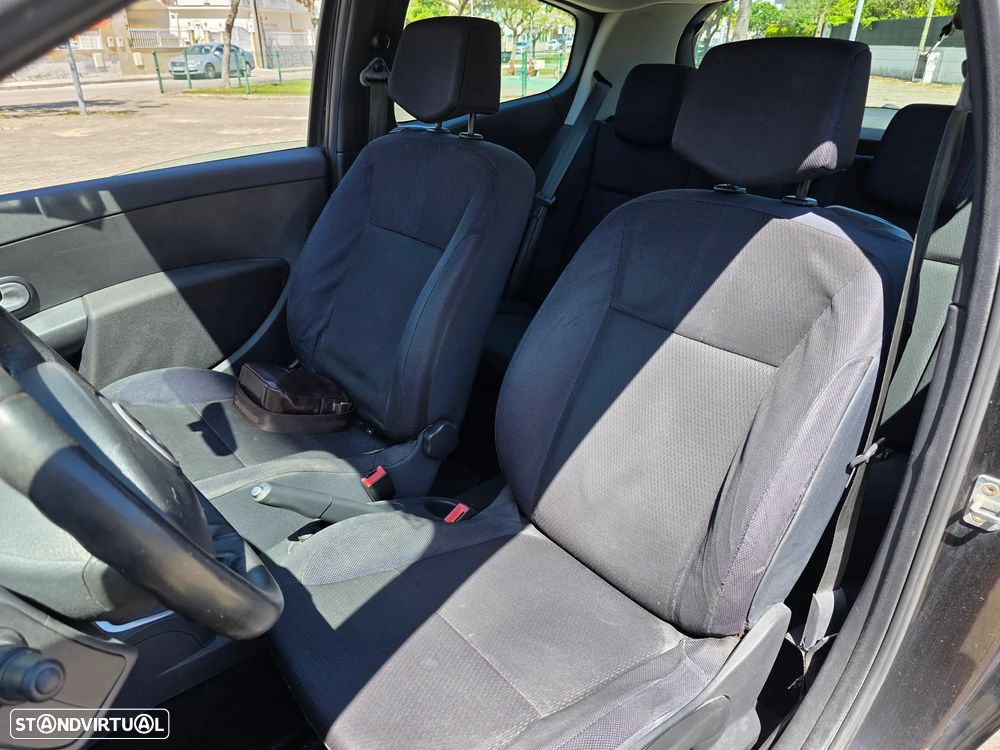 Renault Clio 1.2 16V Confort Dynamique - 12