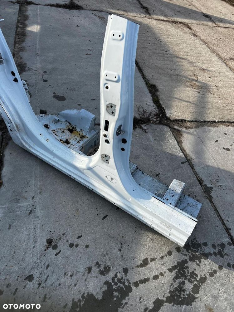 ĆWIARTKA BŁOTNIK POSZYCIE SŁUPEK PRÓG TYŁ PRAWY DACIA SANDERO STEPWAY III 3 - 4