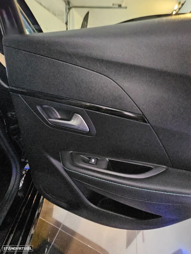 Peugeot e-208 Allure - 21