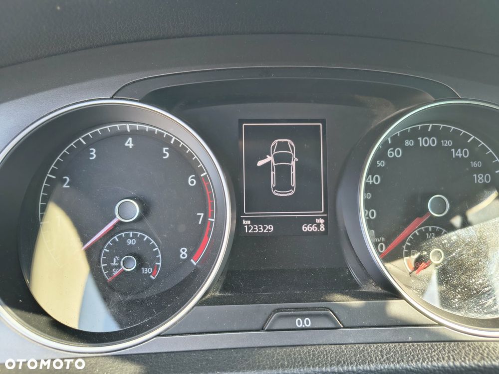 Volkswagen Golf 1.2 TSI BMT Comfortline - 13