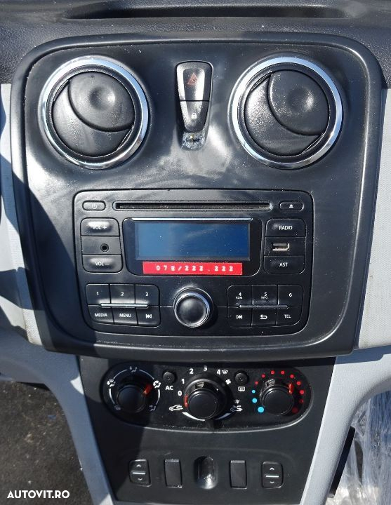 Radio CD player Dacia Sandero din 2014