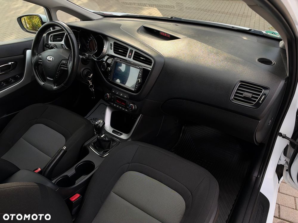 Kia Ceed 1.4 CVVT Dream Team Edition - 36