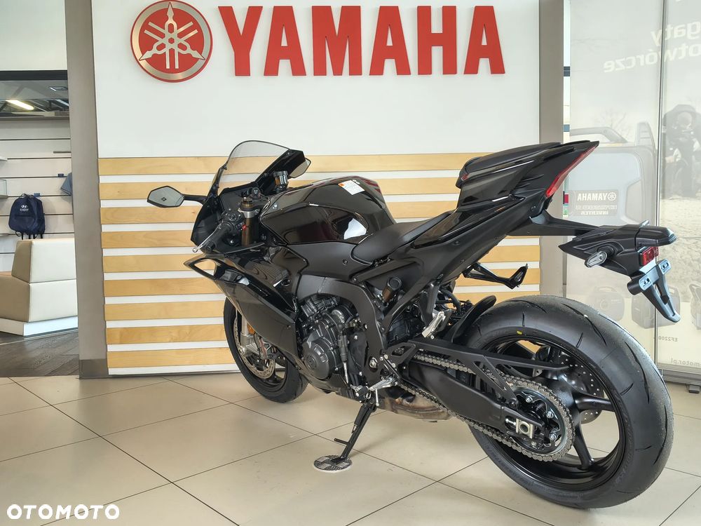 Yamaha R9 - 4