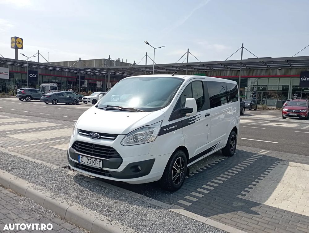 Ford Tourneo Custom - 1