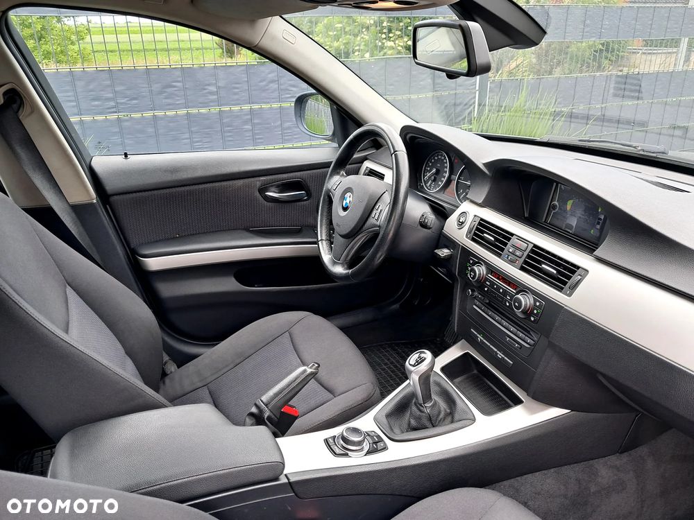 BMW Seria 3 318d DPF Edition Sport - 23