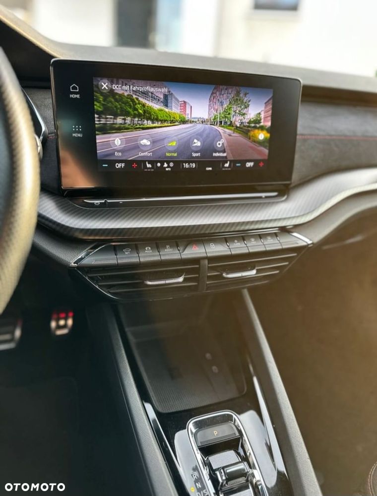 Skoda Octavia 2.0 TDI DSG RS - 7