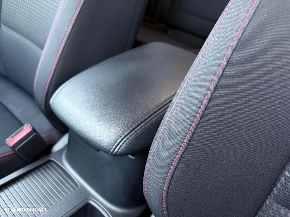 Ford Focus SW 1.0 EcoBoost ST-Line - 32