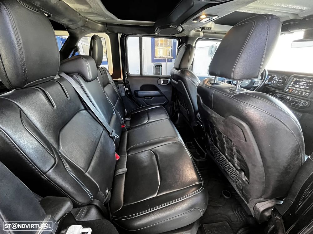 Jeep Wrangler - 10