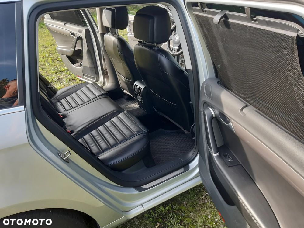 Volkswagen Passat 2.0 TDI Highline R-Style - 12