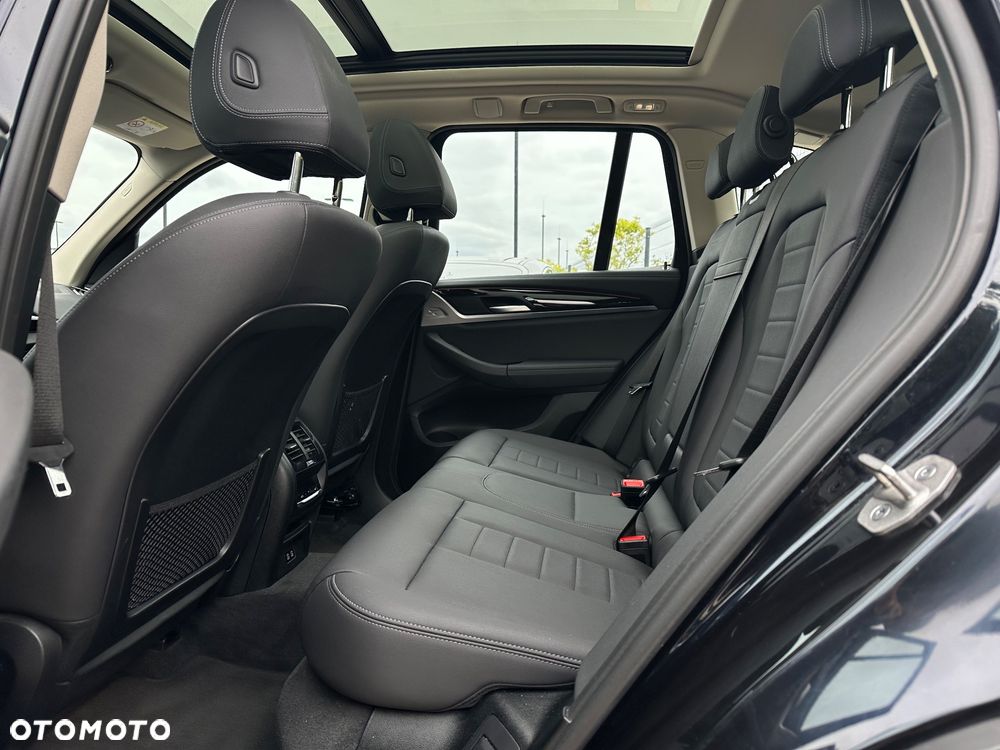 BMW iX3 - 24
