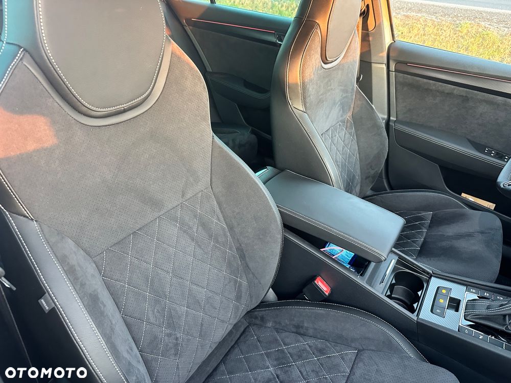 Skoda Superb 2.0 TDI SCR Sportline DSG - 17