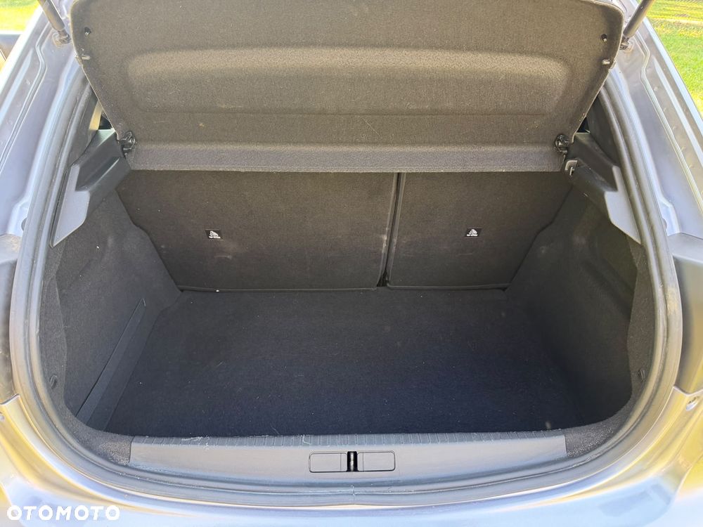 Peugeot 208 - 18